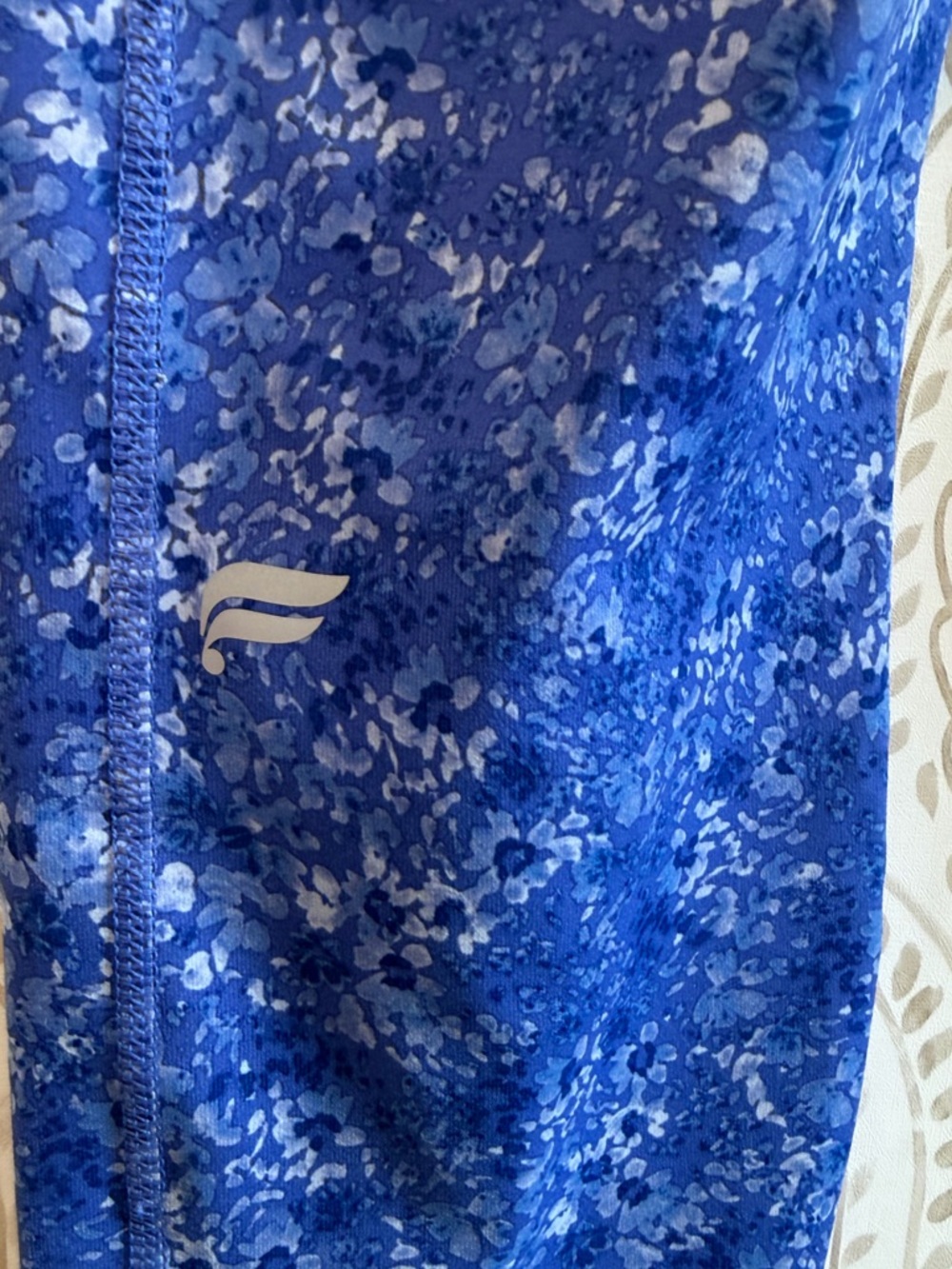 Fabletics PowerHold NWT Medium Blue Floral Leggings 27in Inseam - Picture 4 of 10